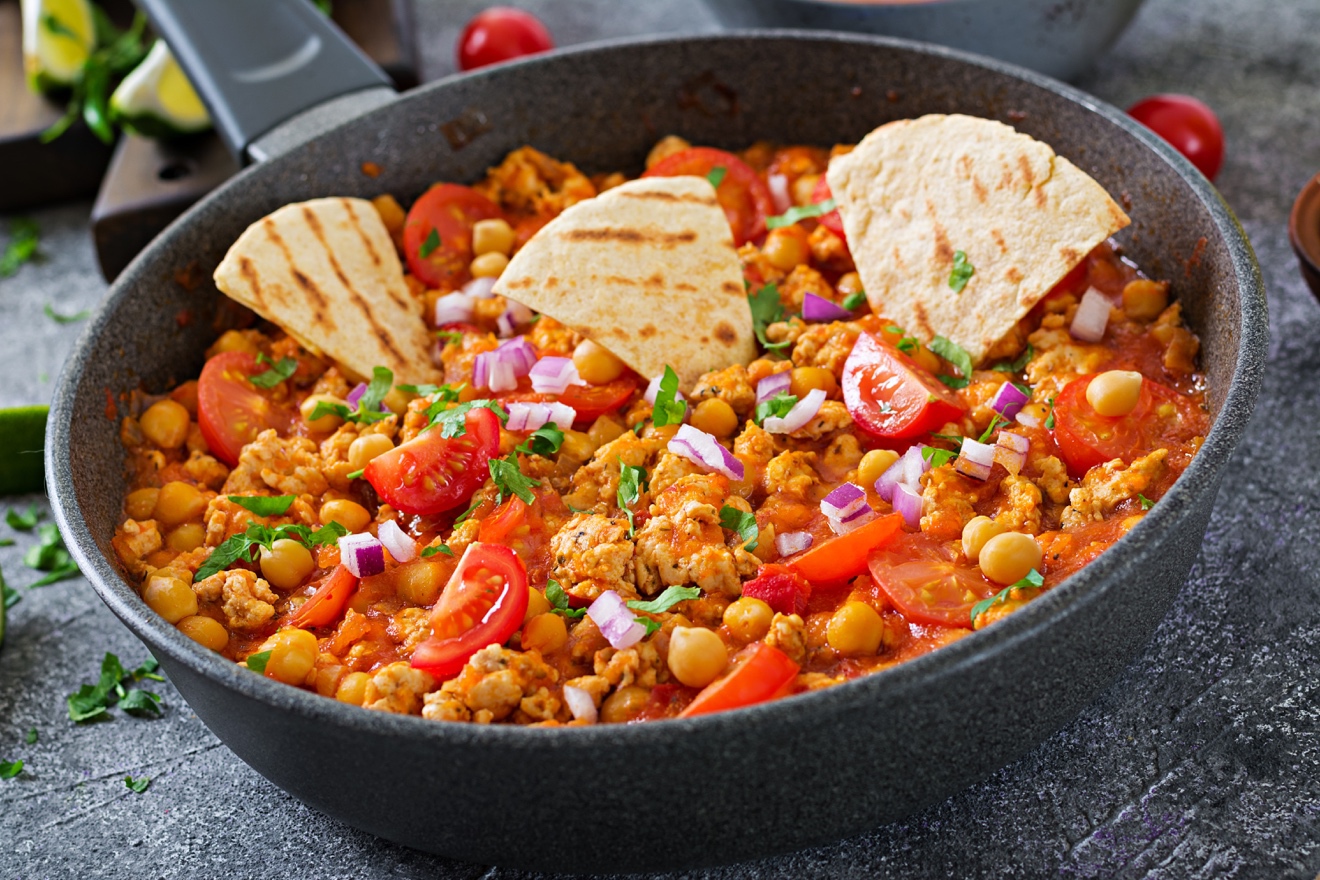 Turkey plus beans make this chili a protein powerhouse Makes 6 servings - photo 8