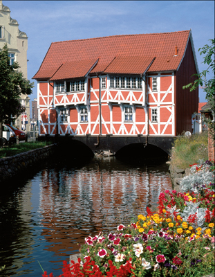 The two storied half-timbered house by the Old Harbor from the mid 17th Century - photo 6