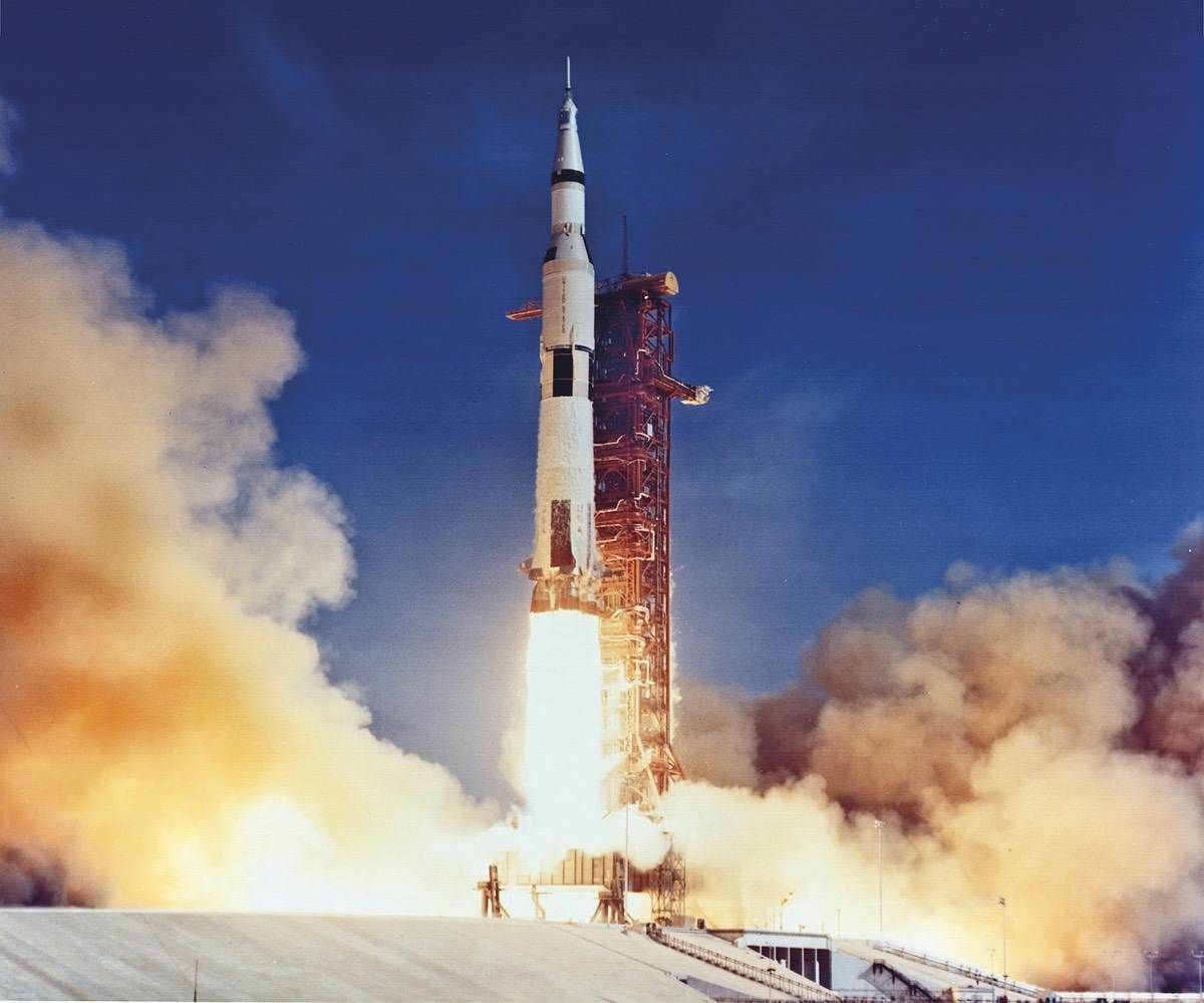 Apollo 11 launches on July 16 1969 Astronauts Neil Armstrong Buzz Aldrin - photo 3