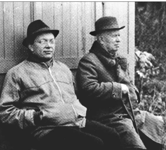 Sergei Khrushchev left with his father Nikita seven years after the fathers - photo 4