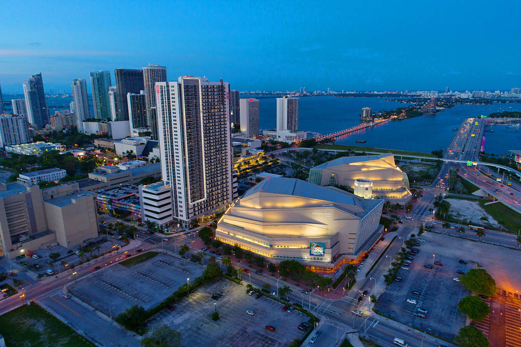 Felix Mizioznikov SHUTTERSTOCK Miami Top Sights Downtown Miamis - photo 10