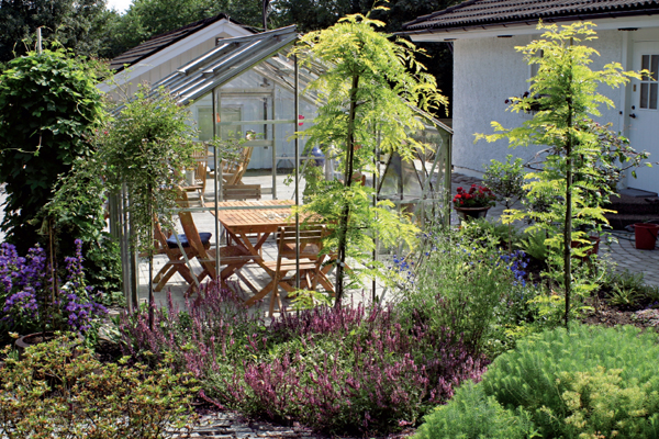 There is room for both a comfortable seating area and lush greenery in a bigger - photo 10