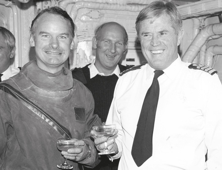 Tim Gedge and Captain Linley Middleton celebrate 800s first embarkation aboard - photo 8