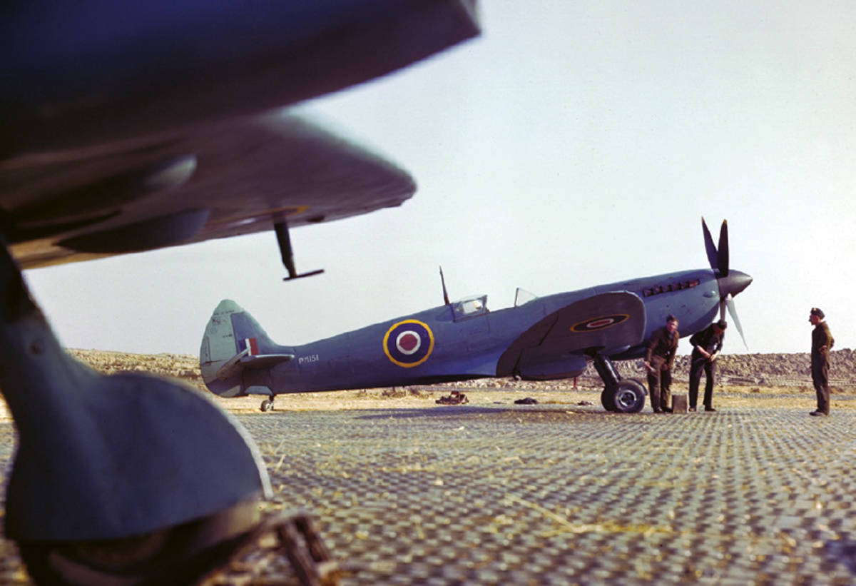 Ground crew work on Spitfire Mk XI PM151 of 400 Squadron RCAF at B90 Petit - photo 2