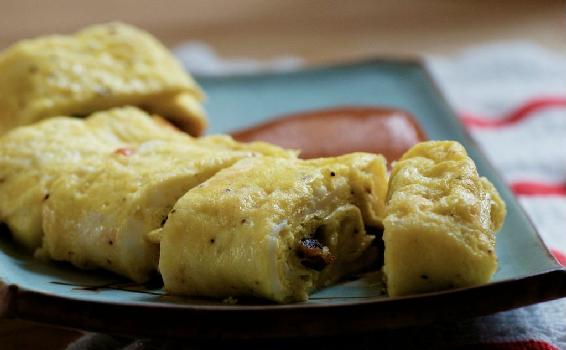 This recipe substitutes bacon eggs and cheese for seaweed raw fish and rice - photo 3