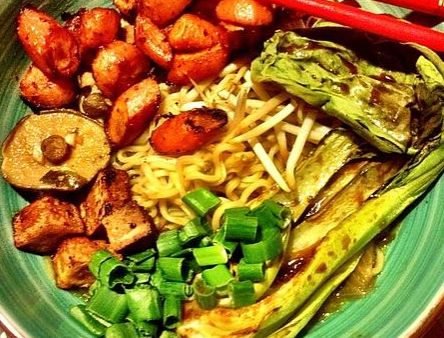 Ingredients for 4 portions 250g of Mie noodles vegan 1 Onion 5 Garlic - photo 2