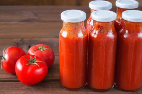 Ingredients 2 kg Ripe tomatoes Basil Salt just enough Yield 1 kg of tomatoes - photo 1