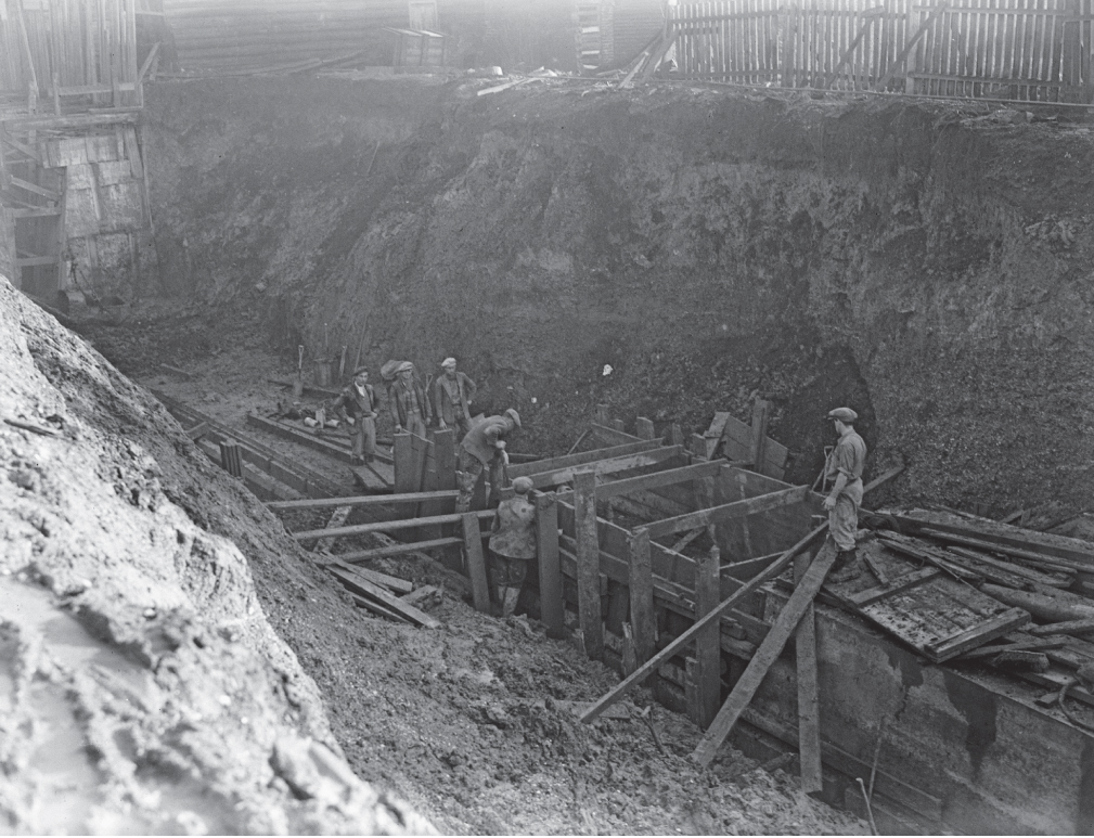 Another photo from the 1936 excavations in Uxbridge Platforms under - photo 6