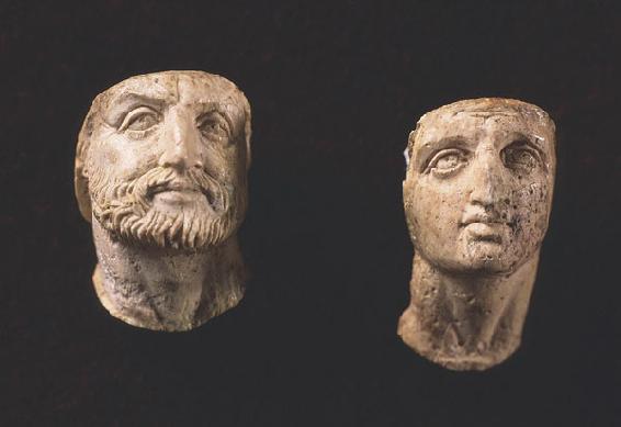 The two small ivory portrait heads found in Tomb II and believed to depict - photo 3