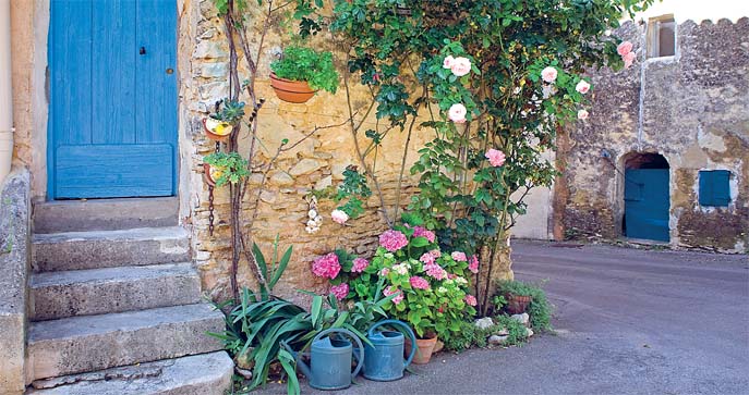 Stone village houses Luberon BARBARA VAN ZANTENGETTY IMAGES Vieux Nice - photo 7