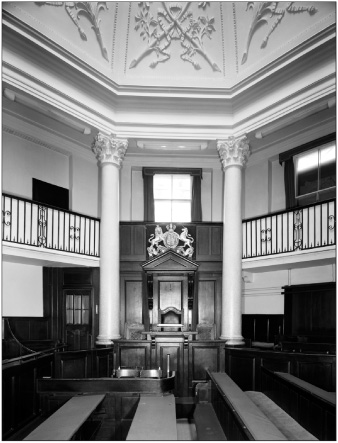 20 The interior of Warwick Crown Court a new building in Donellans day Court - photo 20