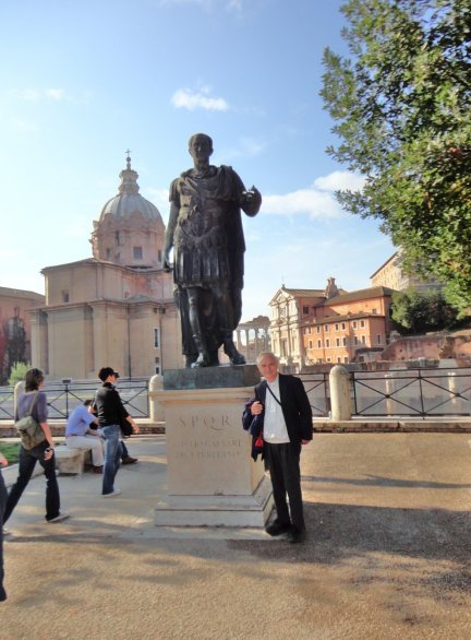 Roma in 2011 Statue of Julius Caesar 100 BC 44 BC reign 49 BC 44 BC - photo 4