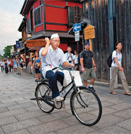 Delivering food by bicycle in the Gion district of Kyoto The graceful way - photo 8