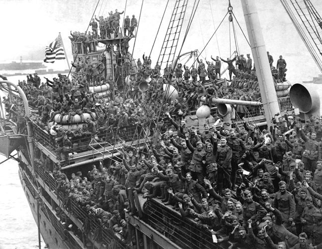 Hail to the victors joyous US Army troops return to America in 1918 after - photo 4