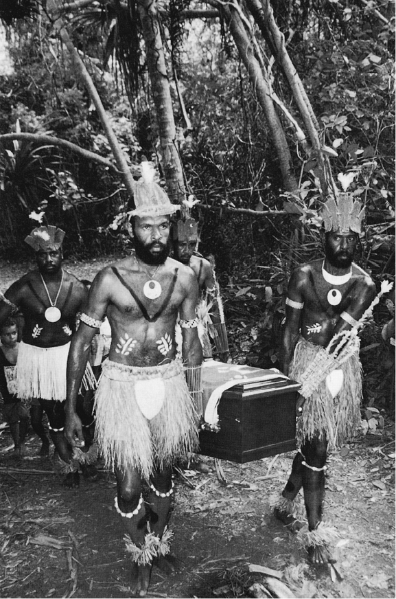 The body of Koiki Mabo is carried by Meriam warriors along a narrow path to lie - photo 21