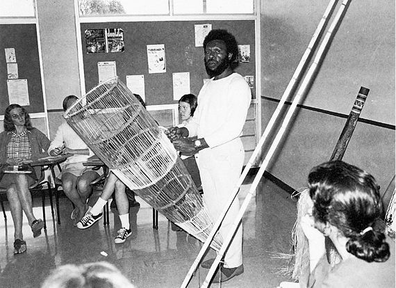 Koiki Mabo teaching students about Torres Strait Islander culture at James Cook - photo 9