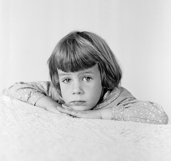 This picture of my daughter wasa casual portrait as she leant on our bed one - photo 3