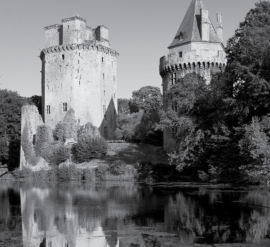 The Tour dElven at the Chteau of Largot where Henry Earl of Richmond the - photo 3