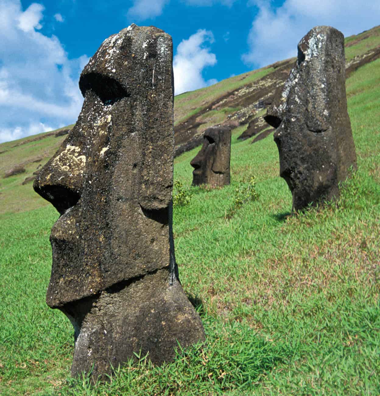 Easter Island Famous for its mysterious stone statues this Polynesian island - photo 11