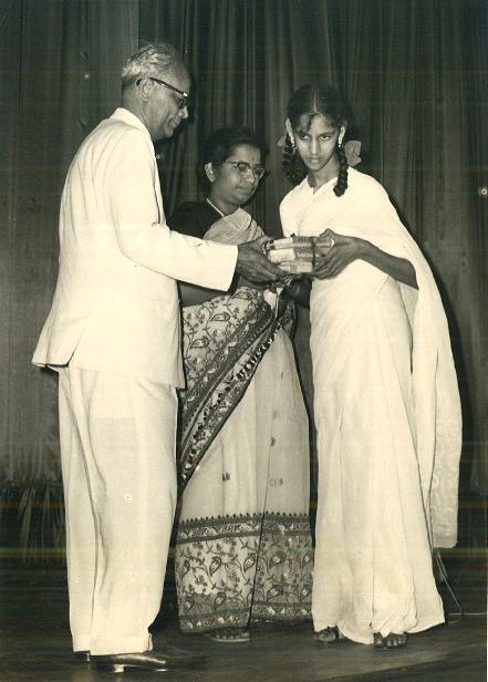 1962 Receiving the award for the best all-round student at Shri Shikshayatan - photo 5