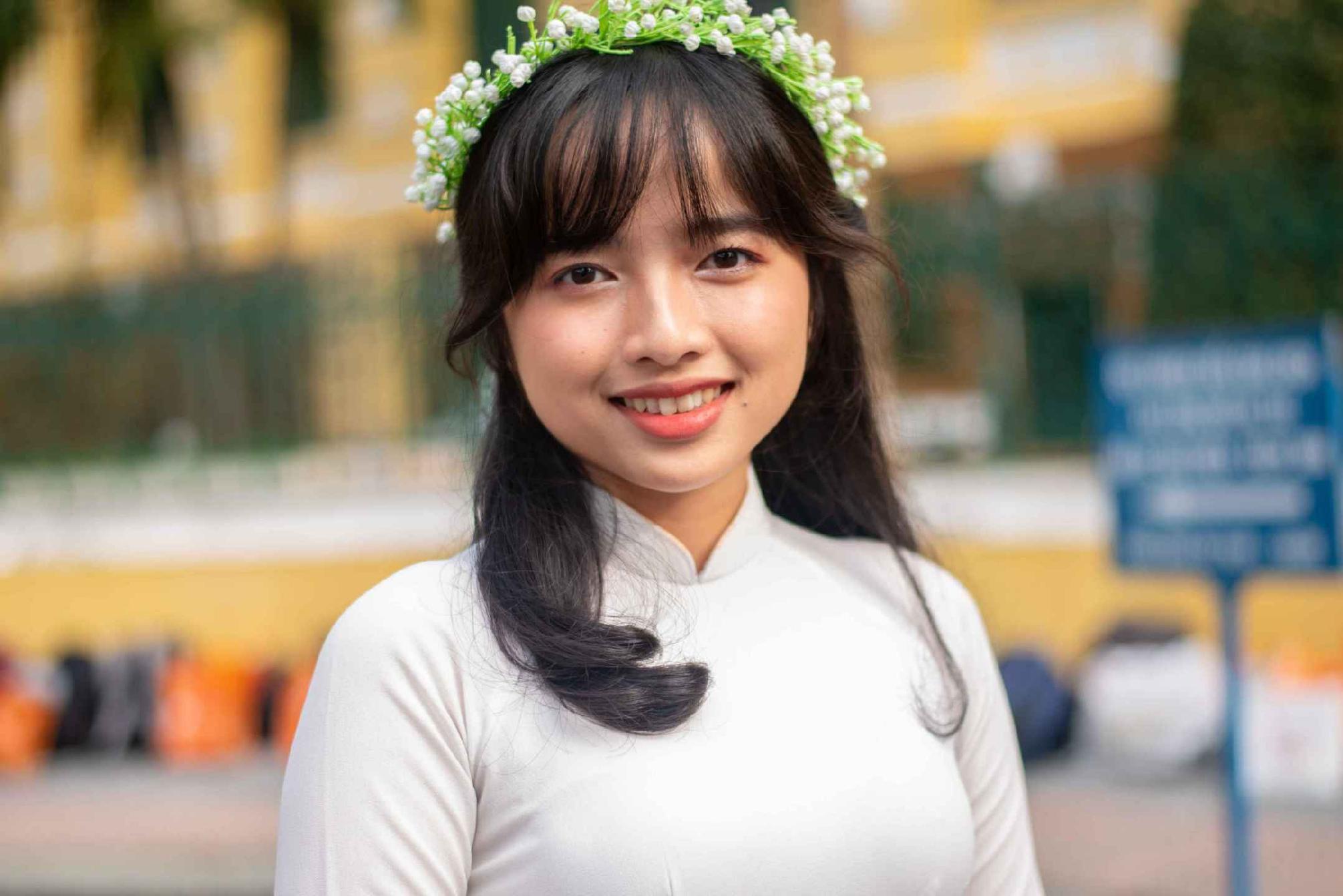 Photograph 6 Vietnameese girl in traditional o di dress Learning - photo 8