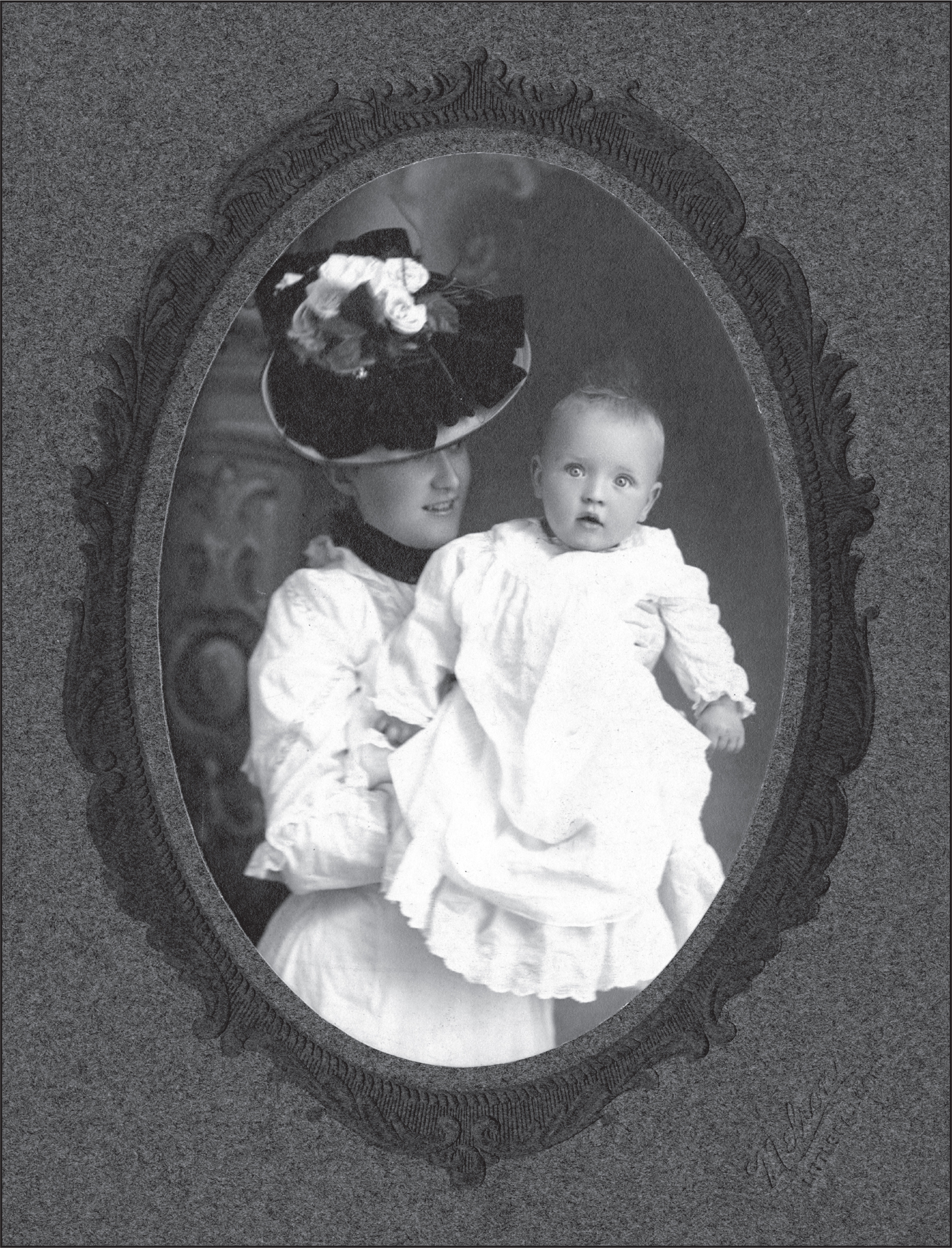 Evangeline Land Lindbergh poses with her infant son Charles Augustus - photo 3