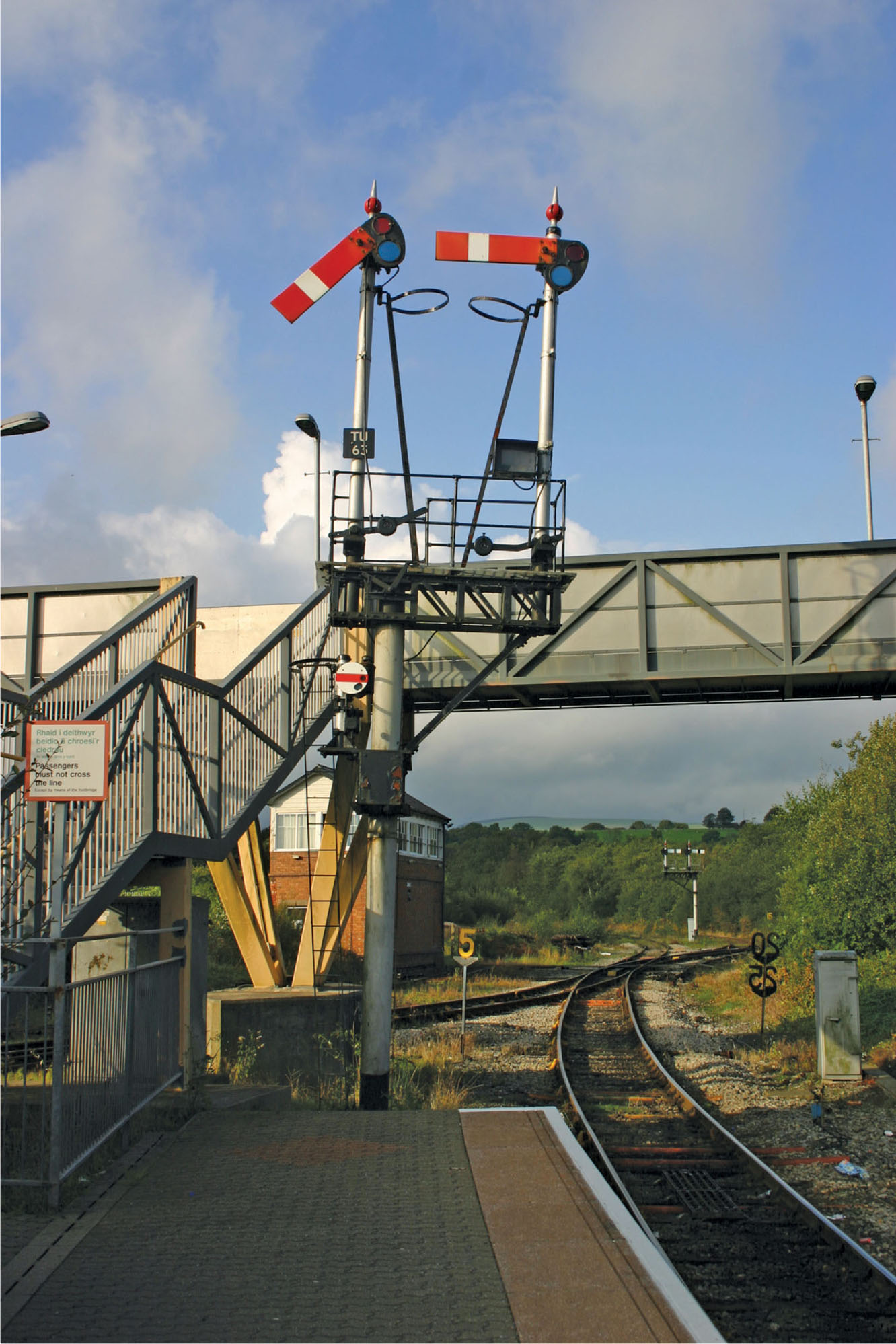 A Contemporary Perspective on GWR Signalling Semaphore Swansong Allen Jackson - photo 2