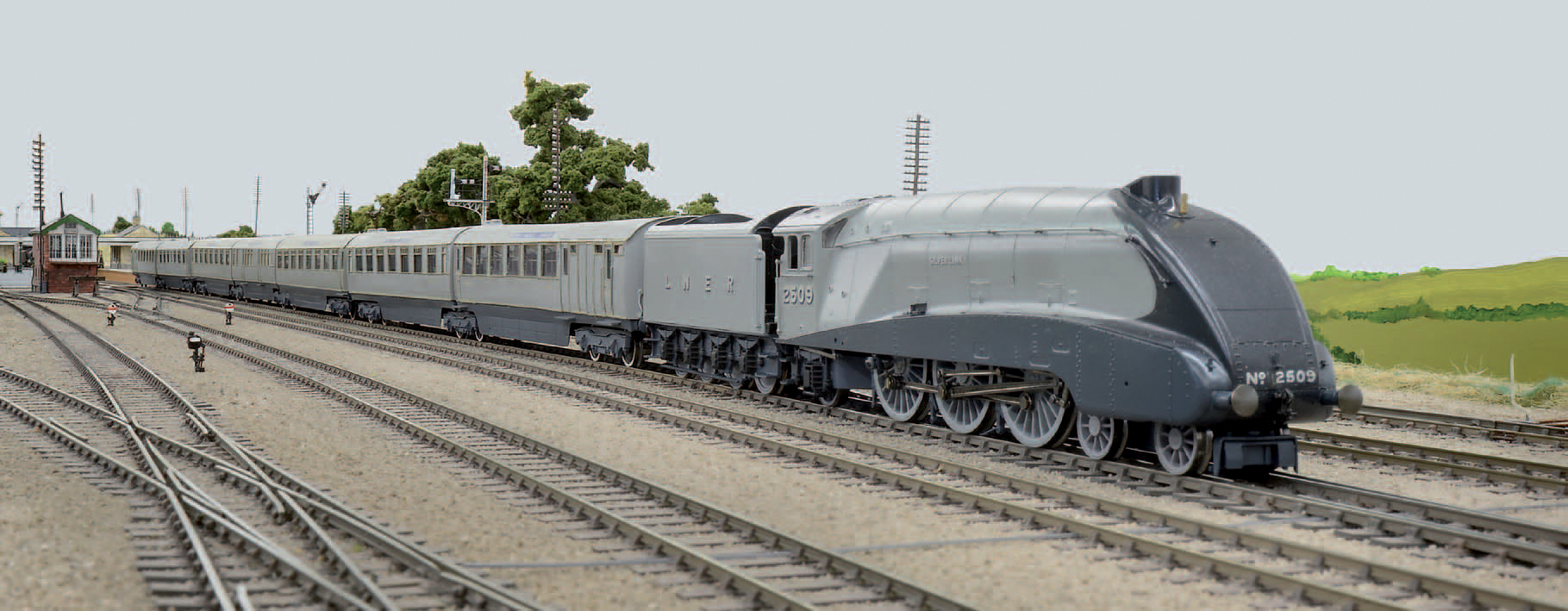 The LNER Silver Jubilee train photographed on Tony Wrights layout of Little - photo 5