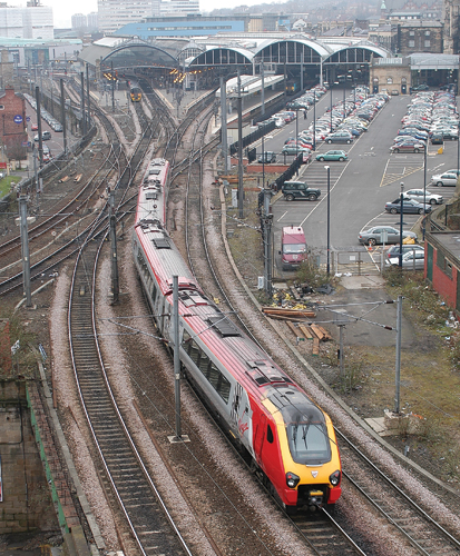 A Class 220 trainset curves out of Newcastle on 12 March 2004 with a northbound - photo 3