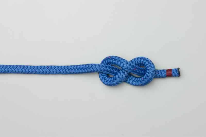 CHAPTER 4 SHEET BEND The Sheet Bend or Weavers Knot is best for joining two - photo 10