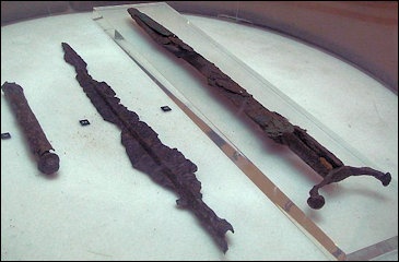 th century B C Iron Swords from Italy Blacksmithing continued evolving - photo 4