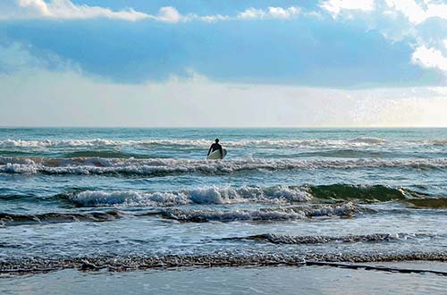 surfing on the Gulf Coast KNOW BEFORE YOU GO WHEN TO GO The region is - photo 17