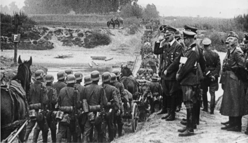 Hitler reviews marching infantry Poland 1939 Bundesarchiv Bild 183-S55480 CC - photo 5