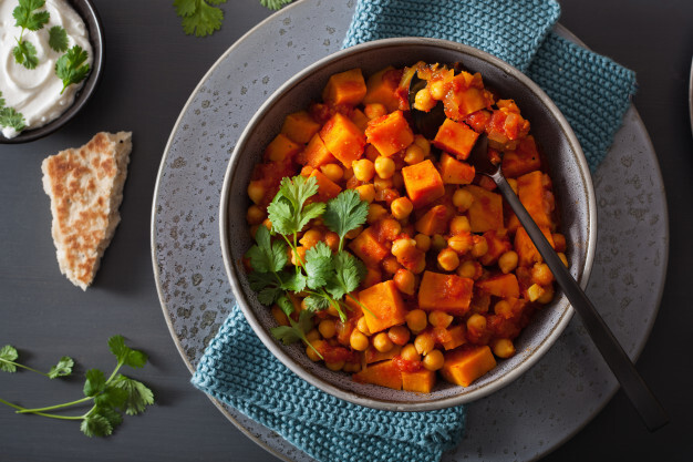 Potato and chickpeas in tangy tomato and onion curry Serves 4 Preparation - photo 4