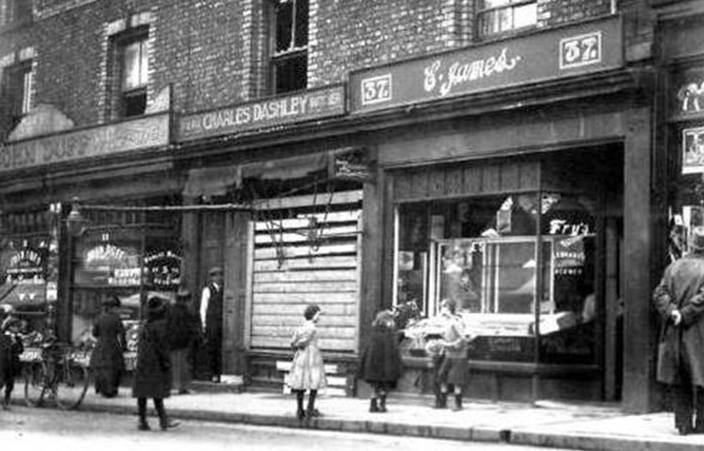 The above picture of 35 Oxton Road Birkenhead shows the destroyed pork - photo 8