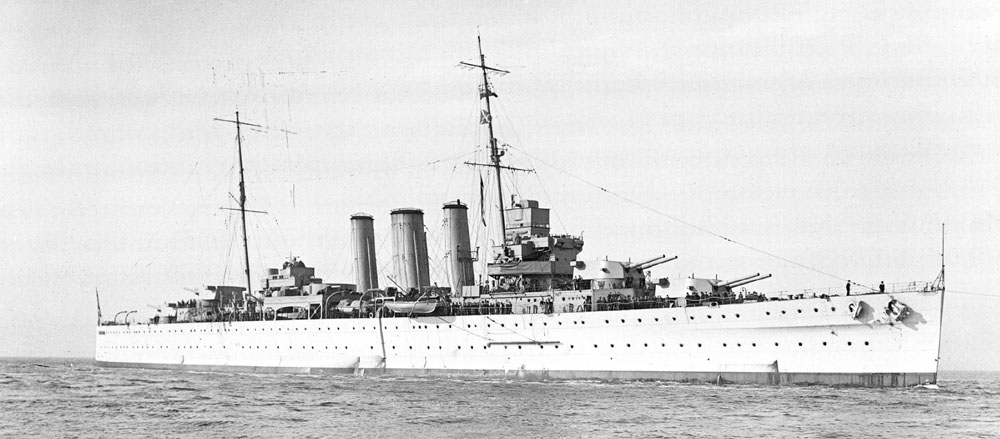 Kent in 1928 as completed with no aircraft or catapult The HACS aft has yet - photo 6