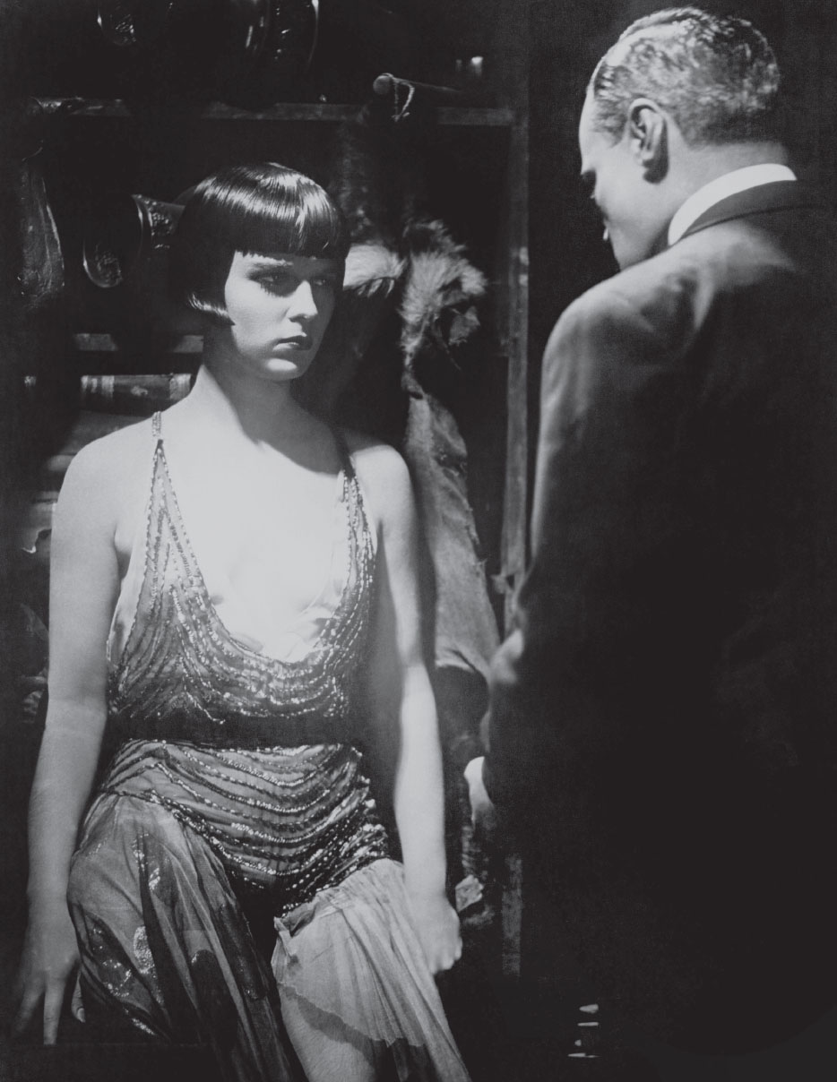 Louise Brooks leads many men astray as the intrigante Lulu in Pandoras Box - photo 4