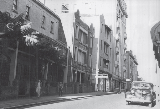 The Kaindi apartment building at Kings Cross Road Darlinghurst was the site - photo 12