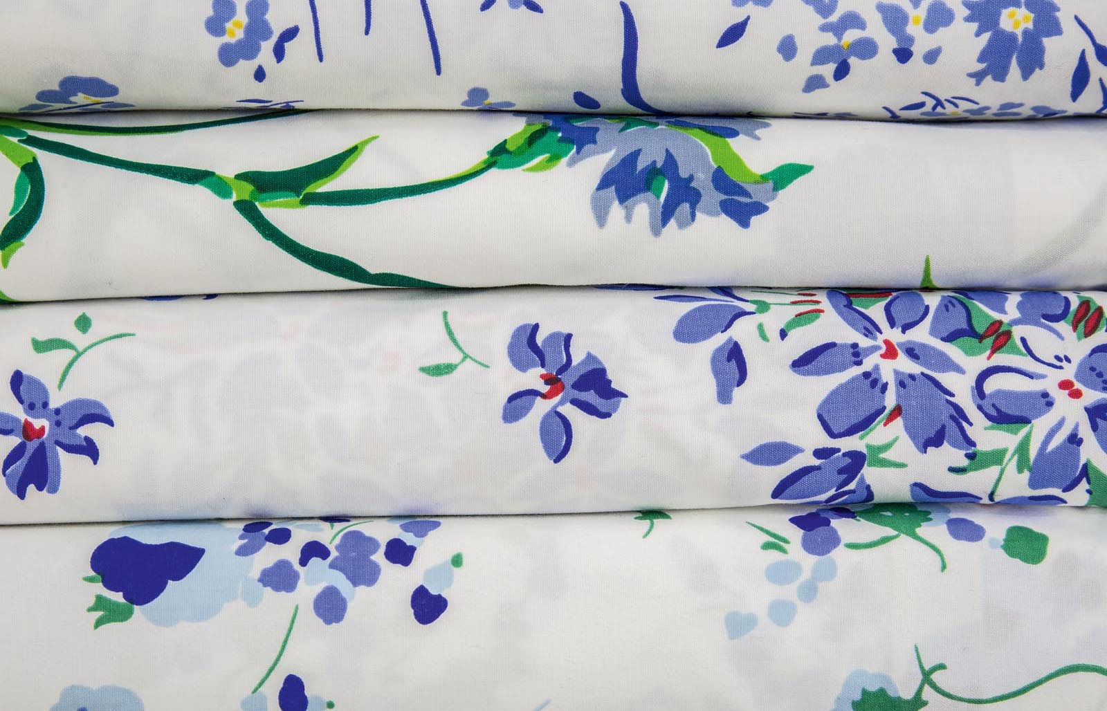 Fleurs des Champs Oeillets Violettes and Fragrance freshly printed fabrics - photo 4