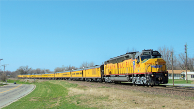 One of the biggest diesel locomotives to ever ply North American rails was EMDs - photo 4