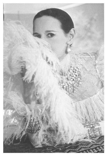 IT SEEMED IMPORTANT AT THE TIME A Romance Memoir GLORIA VANDERBILT SIMON - photo 3