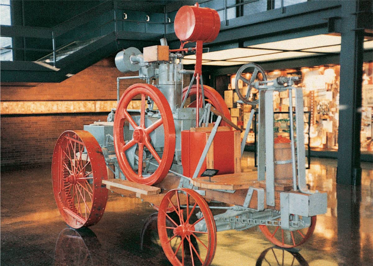 A replica of the Froelich tractor built by workers at the Waterloo Iowa - photo 8