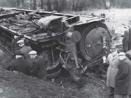 The post-accident scene at Milton near Didcot At 113 pm on 22 November - photo 3