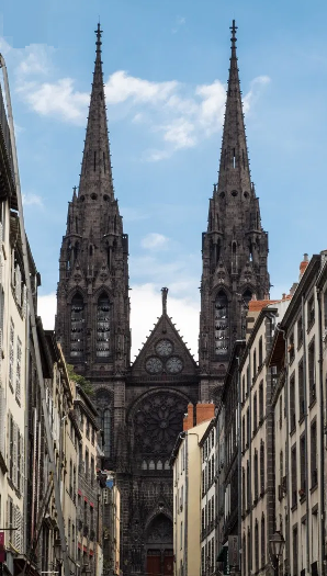 Pascal was born in the crowded medieval centre of Clermont-Ferrand A - photo 18