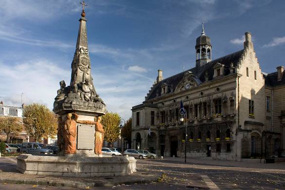 Noyon a town in the Oise department in northern France 60 miles north of - photo 16