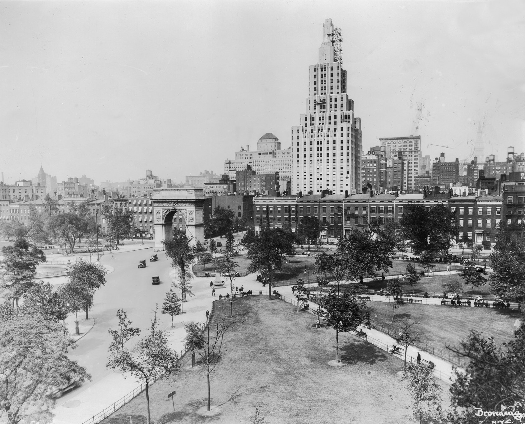 A view of iconic Washington Square Park in Greenwich Village Scribner An - photo 3