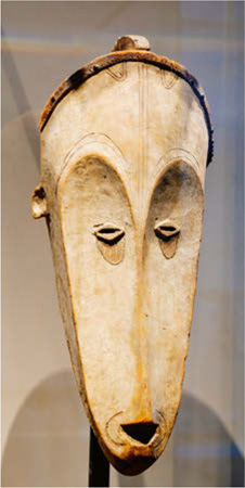 An African mask from the Fang people similar to those Picasso saw in Paris - photo 13