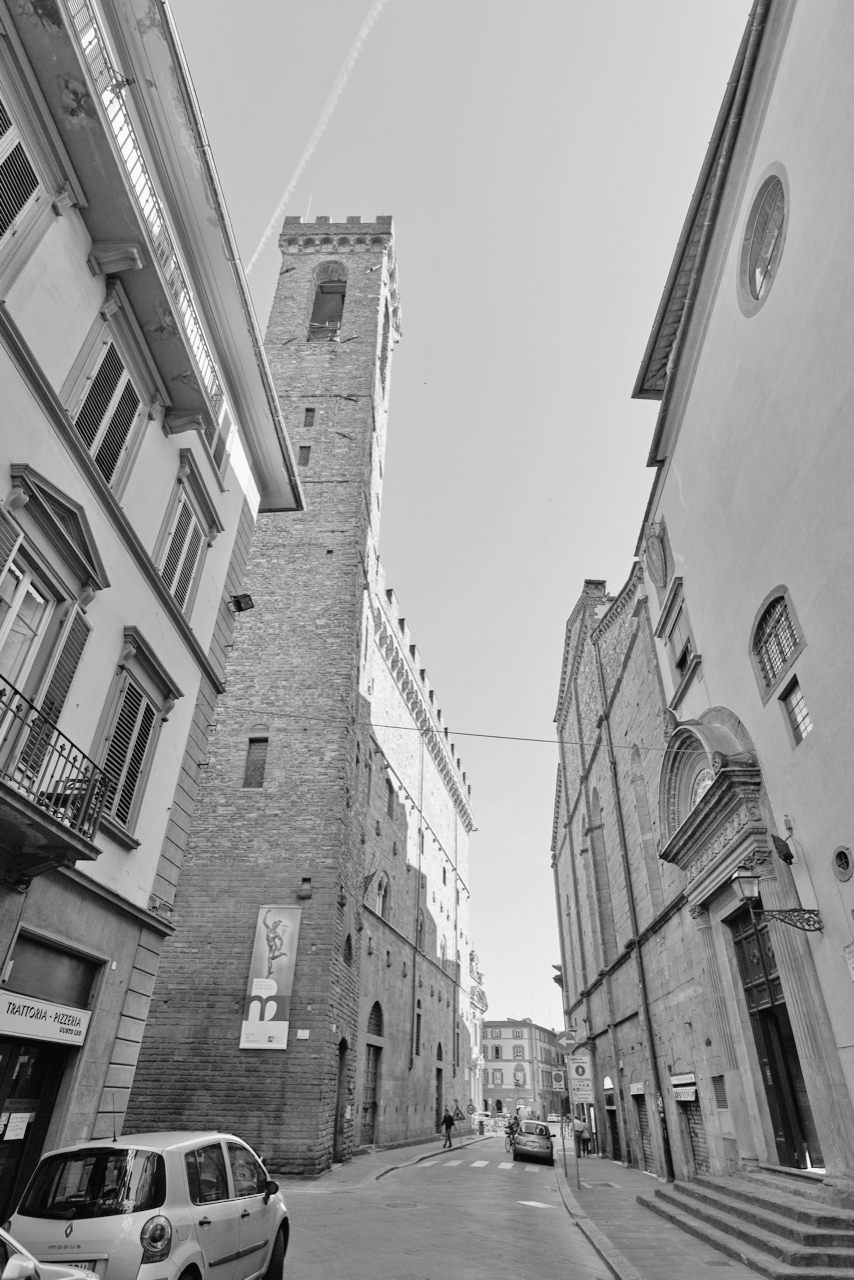 The Street of Booksellers today part of Via del Proconsolo The Bargello with - photo 4