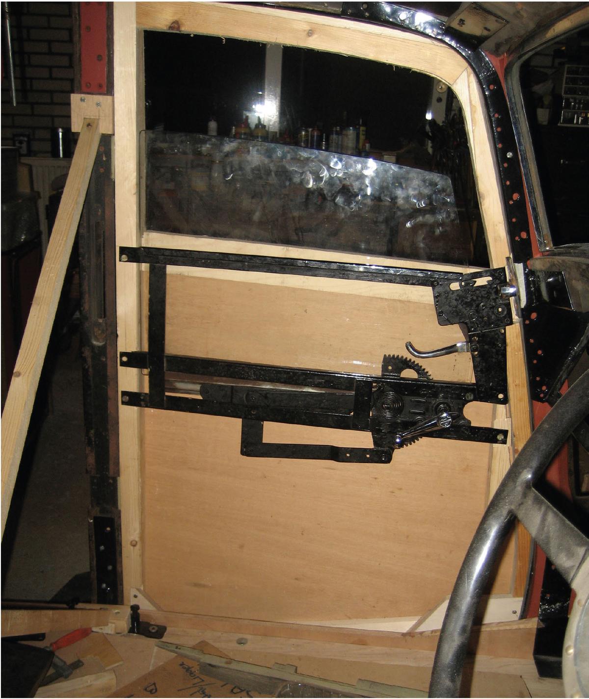 Many wood-framed vehicles were built with fairly basic window-opening - photo 16