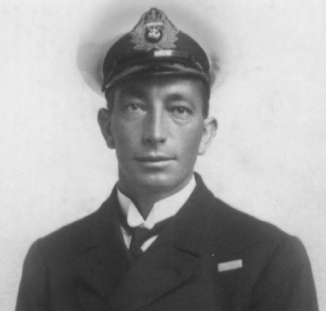 Lieutenant Commander WE Sanders VC DSO RNR commander of the Q-ship Prize - photo 12